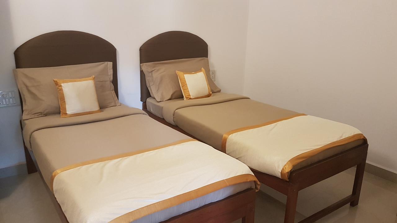 Hill Top Goa Lodge Вагатор Экстерьер фото