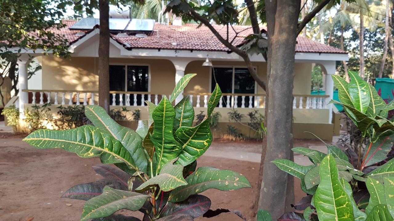 Hill Top Goa Lodge Вагатор Экстерьер фото