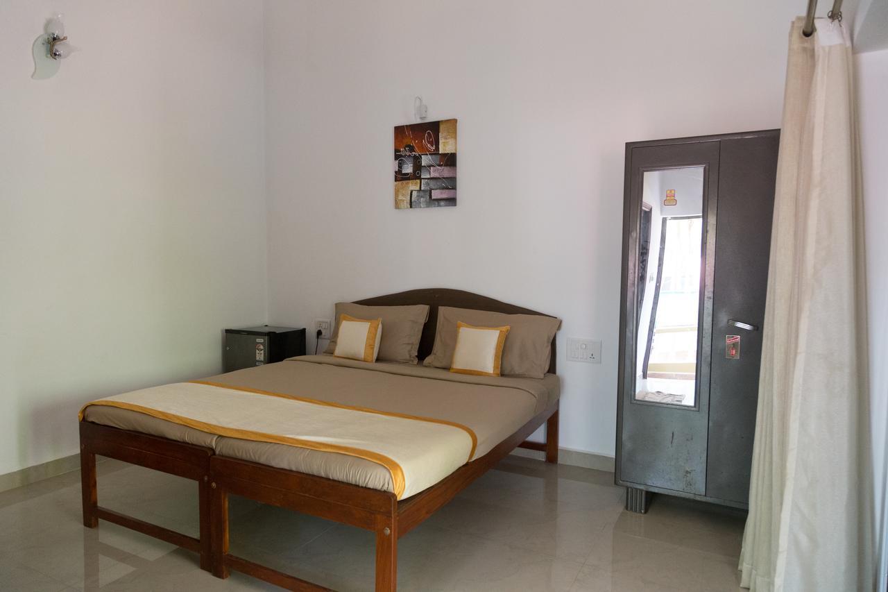 Hill Top Goa Lodge Вагатор Экстерьер фото